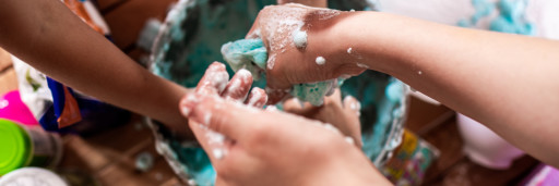 Kids washing hands