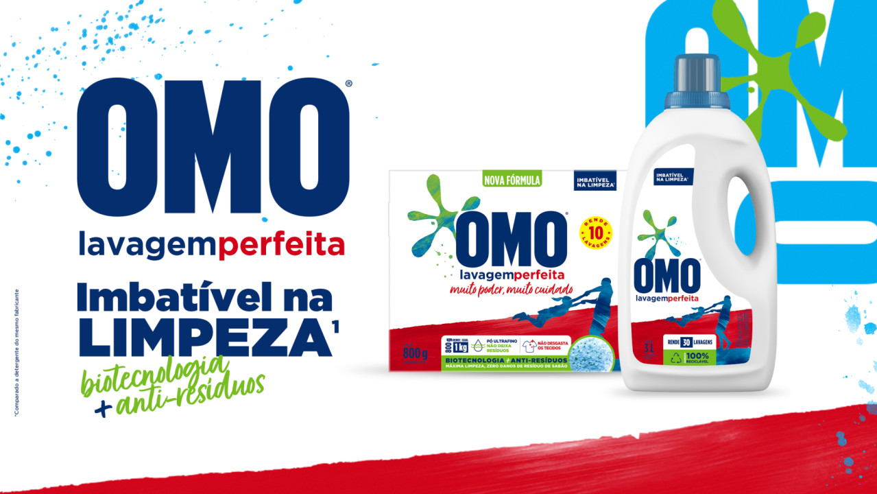 OMO Lavagem Perfeita imbatível na limpeza. Duas embalagens de OMO Lavagem Perfeita em fundo vermelho e branco