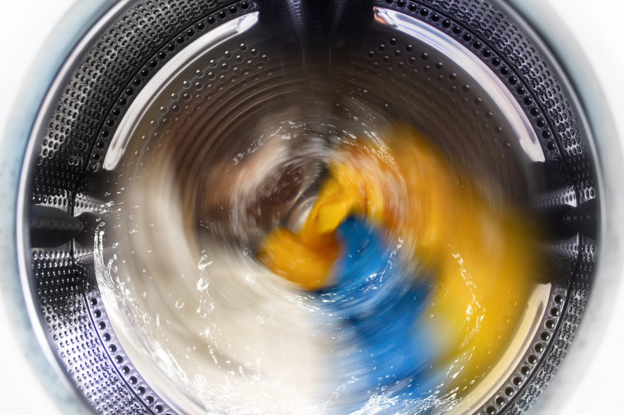 Washing machine spinning